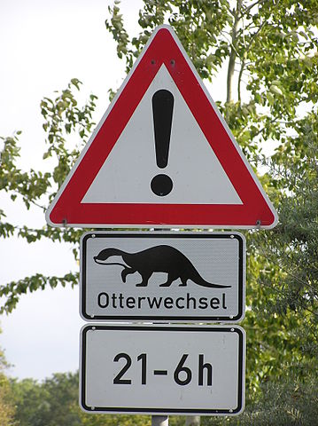 Andre steder har man allerede advarselsskilte mod odderen. Her fra Tyskland. Foto: Joachim Müllerchen CC BY 2,5, Wikimedia