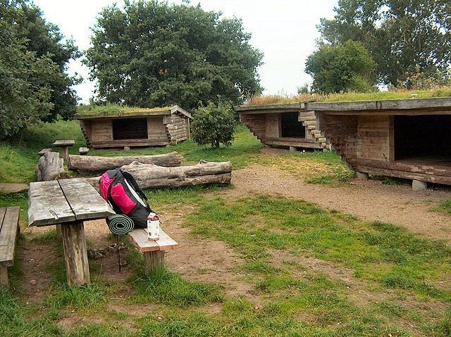 Shelterplads ved Lundum nær Horsens. En af de pladser med både vand og toilet. Her er heste også velkomne. Foto: Villy Fink Isaksen, Wikimedia