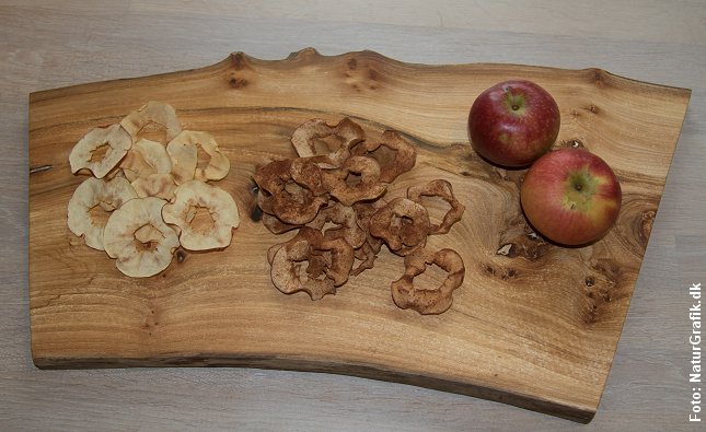 Æblechips med og uden kanelsukker.
