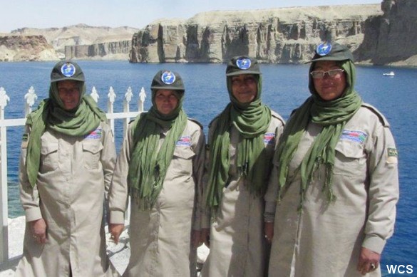 Fire kvinder er for første gang i Afghanistan blevet ansat som parkbetjente. Foto: © Naseem Sultani/Wildlife Conservation Society.