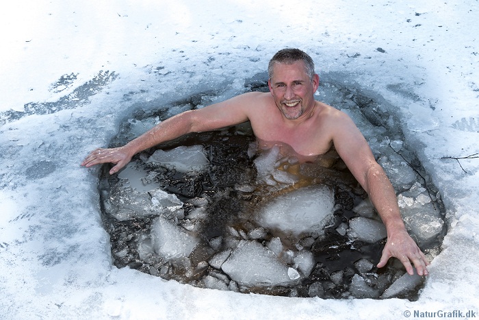 Naturvejleder Niels Lisborg vinterbader